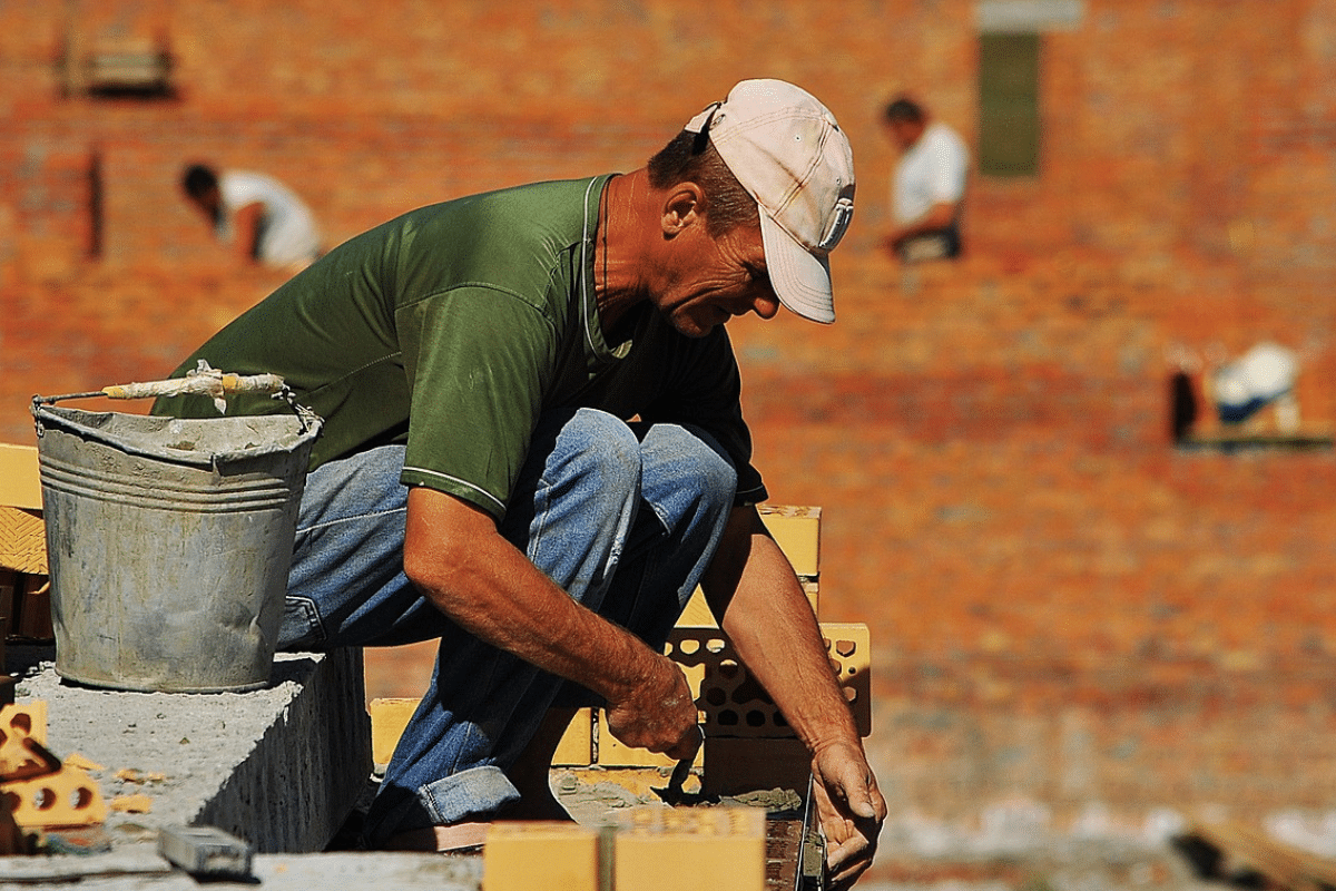 Qual construção é mais difícil para o pedreiro? - Charada e