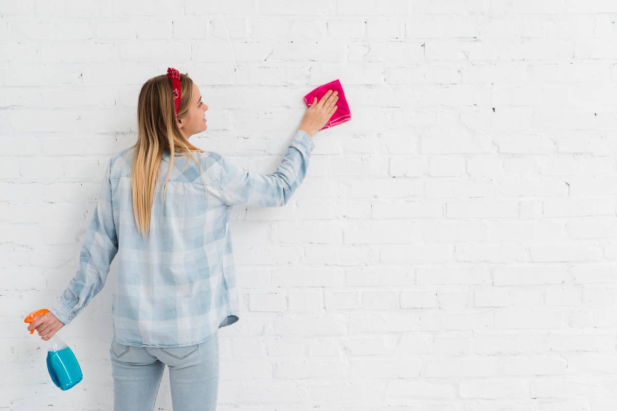 Como limpar papel de parede