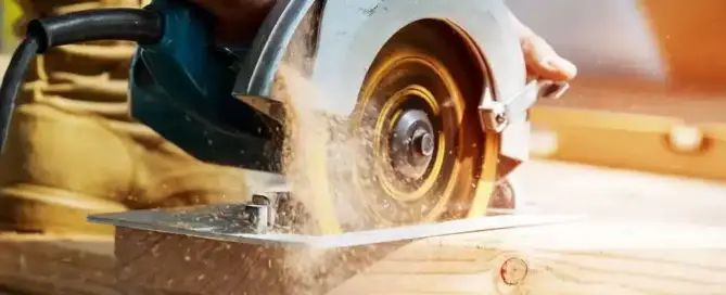 Móveis de jardim personalizados em marcenaria para espaços ao ar livre